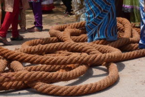 La corde à la taille des Indes 